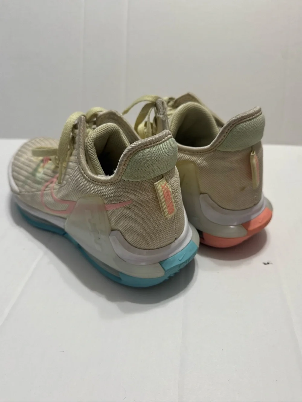 Nike LeBron Witness 6 Basketball Shoes Mens Size 7.5